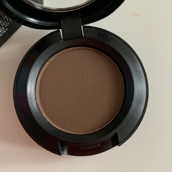 MAC eyeshadow NEW - Picture 2 of 3
